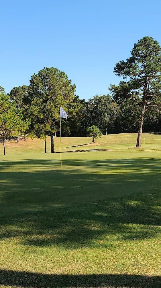 Knolls Country Club golf course