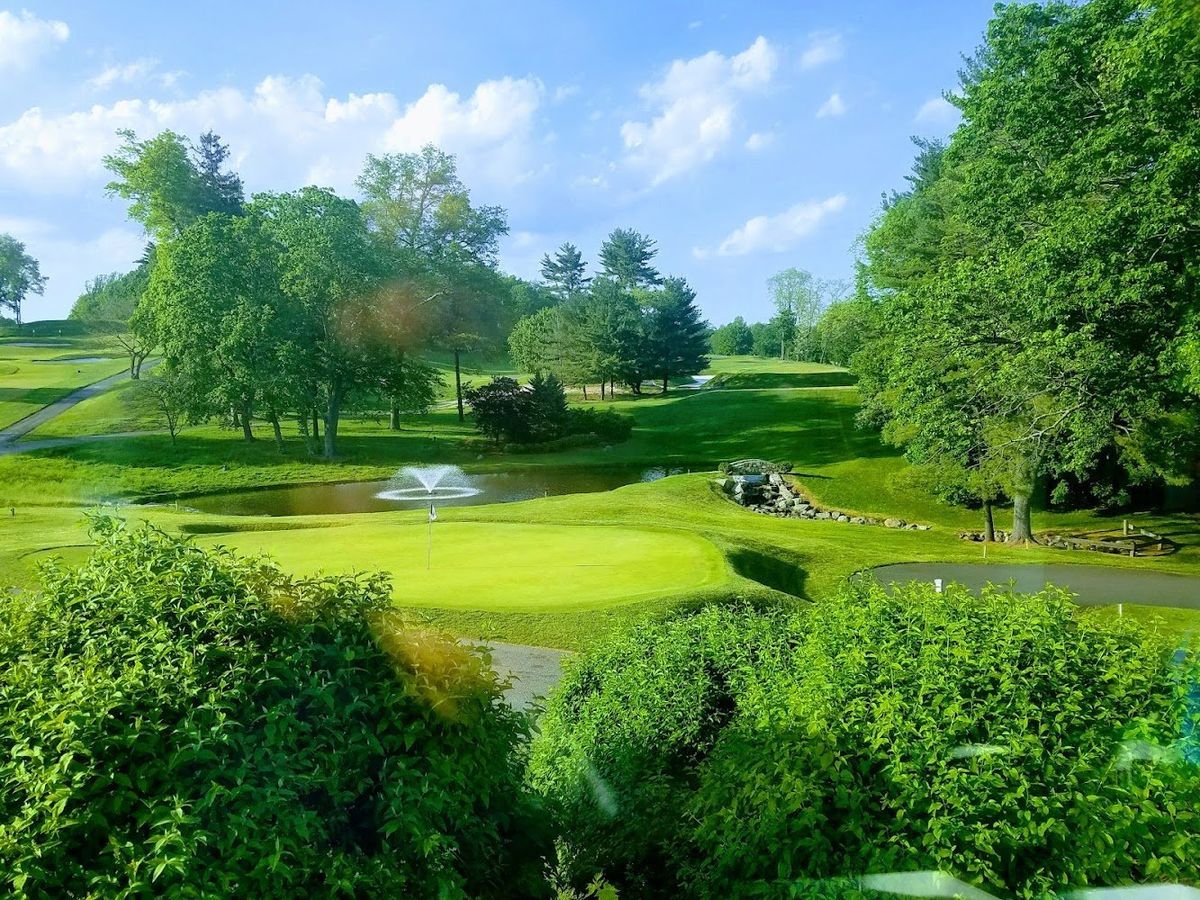 Knollwood Country Club golf course